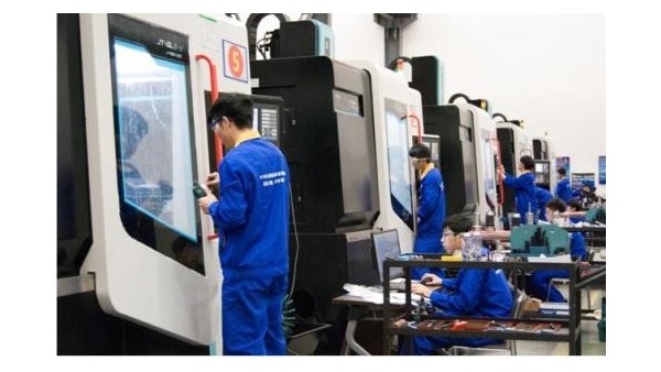 升级产学研合作平台，培养机械零件加工人才