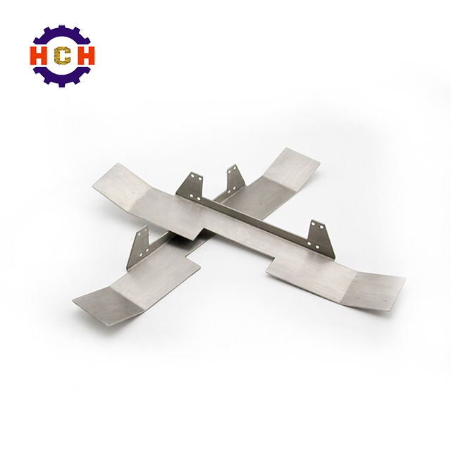 在精密机械零件加工厂，铝合金压铸件表面处理方法